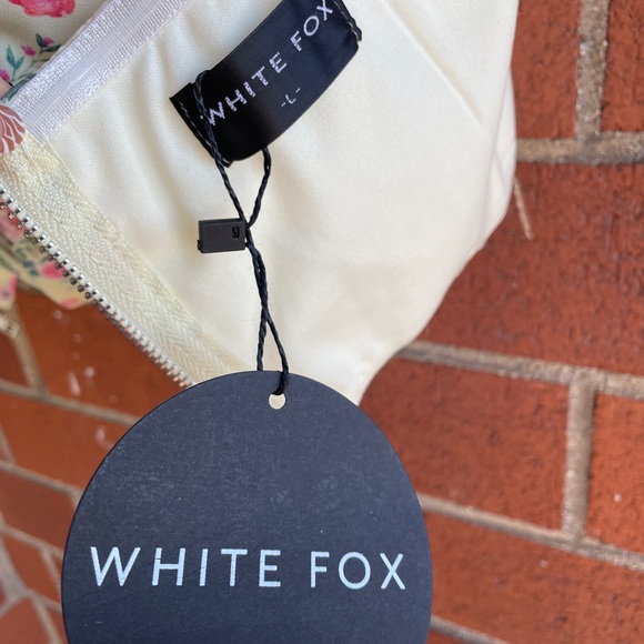 Floral top - Picture 2 of 3